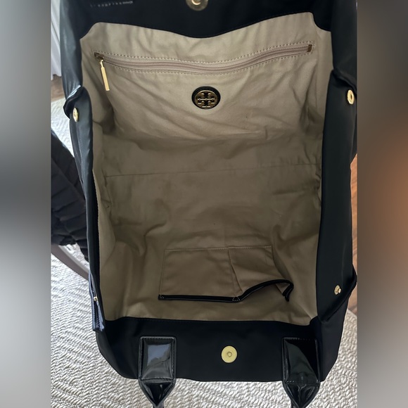 Ella Patent Tote Bag - Picture 6 of 7